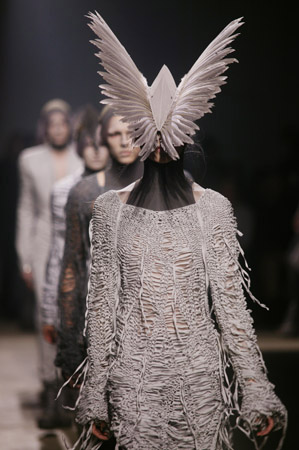 gareth pugh s/s 2010 - pr�t-�-porter - Paris by Antonio Barros