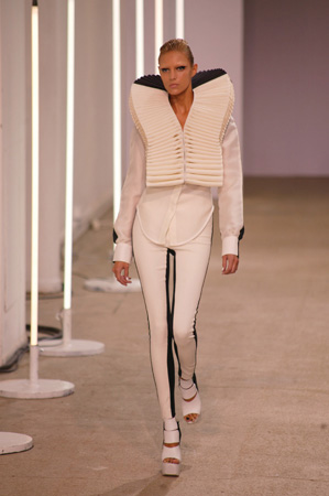 gareth pugh s/s 2009 - pr�t-�-porter - Paris by Antonio Barros