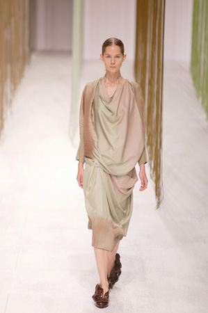 issey miyake s/s 2009 - pr�t-�-porter - Paris by Antonio Barros