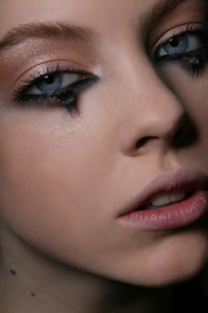 backstage tsumori chisato a/w 2010 - pr�t-�-porter - Paris by Antonio Barros
