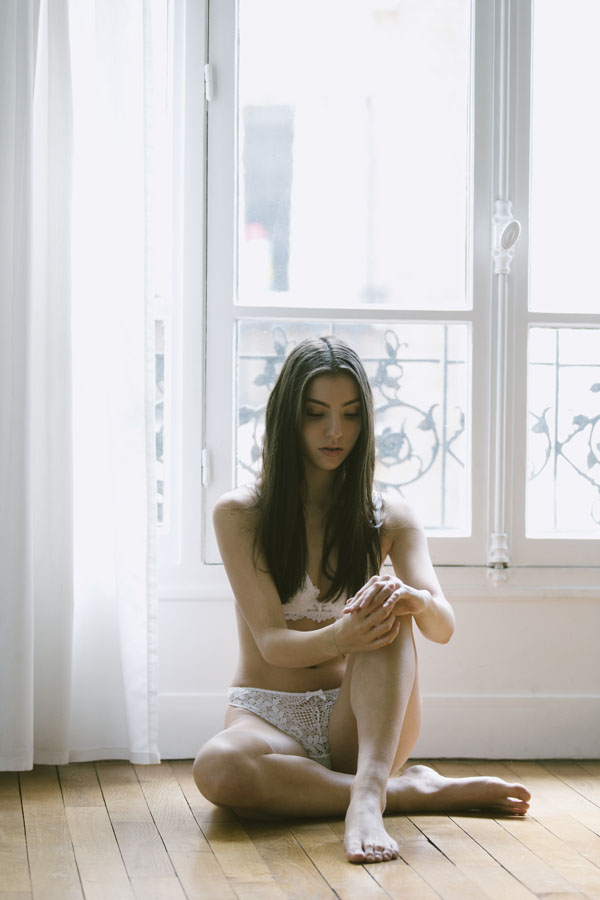 Nu artistique: Séance photo lingerie charme avec Mathilde Lsry par le photographe Antonio Barros