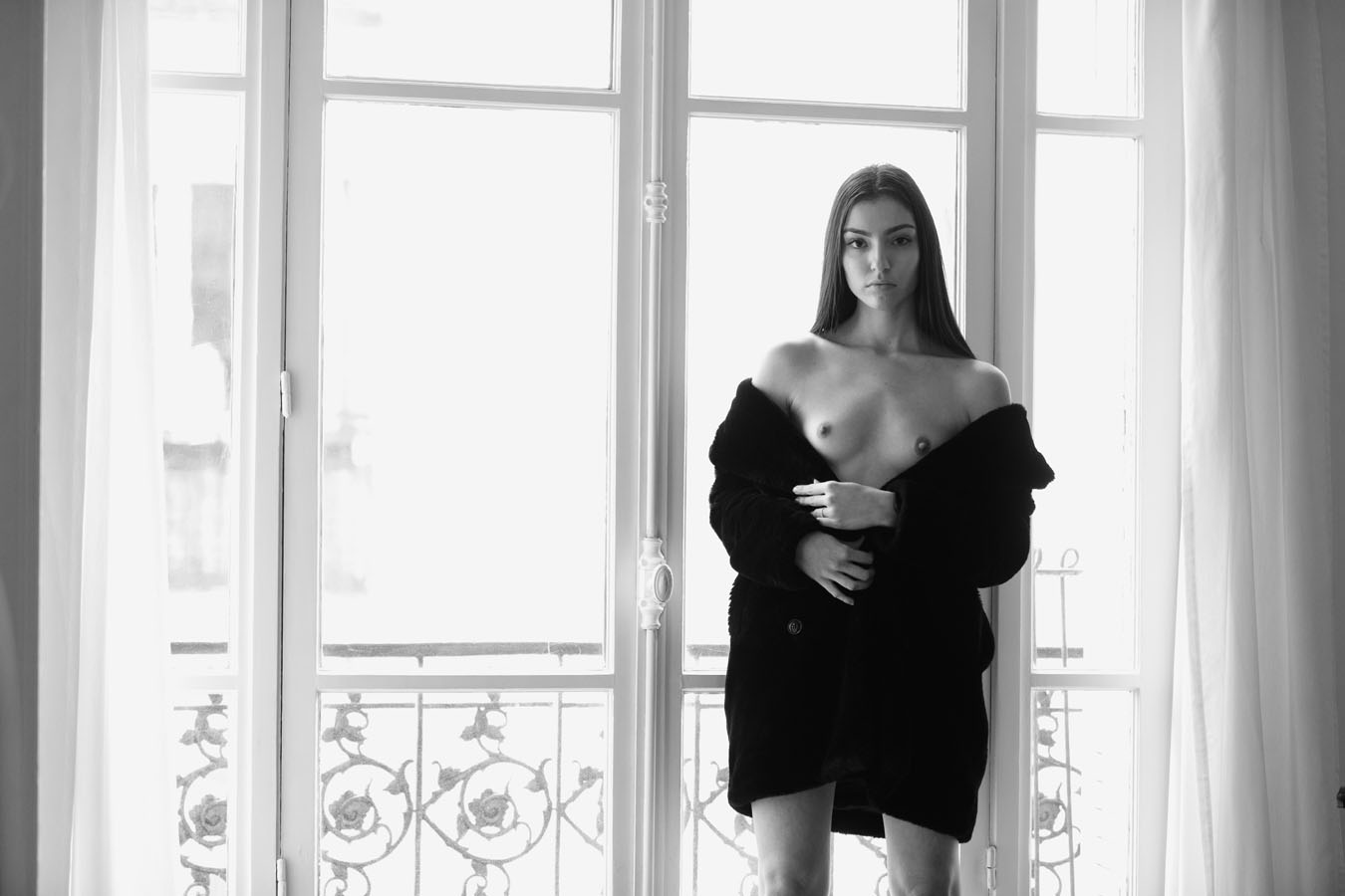 Nu artistique: Séance photo lingerie boudoir avec Mathilde Lsry par le photographe Antonio Barros